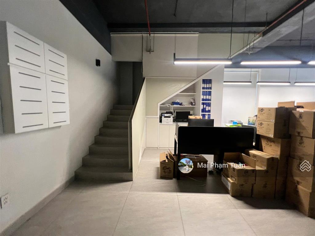 Cho thuê shophouse căn góc sala vị trí đẹp, trệt 2 lầu giá 100 triệu/tháng