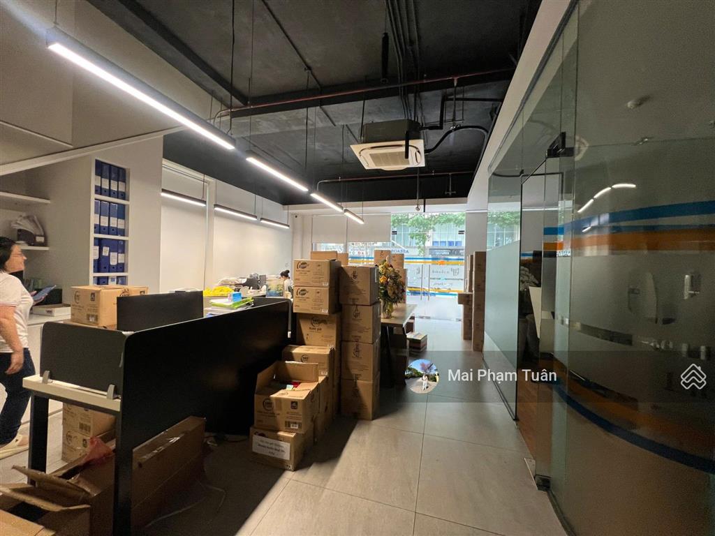 Cho thuê shophouse căn góc sala vị trí đẹp, trệt 2 lầu giá 100 triệu/tháng