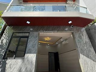 Nhà đang có dòng tiền chdv thu nhập 40tr/tháng , nhà đẹp.