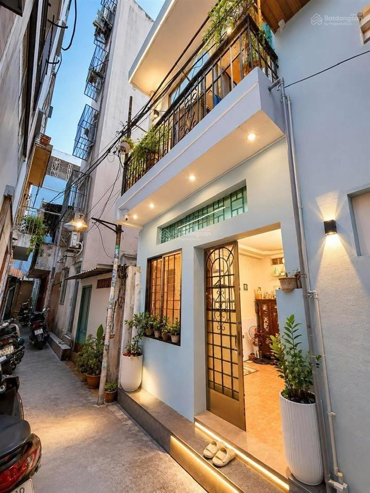 Nhà ngay vị trí vàng của quận 10, nhà sơn lại là như mới, sát hẻm ôto, vị trí vàng của quận 10