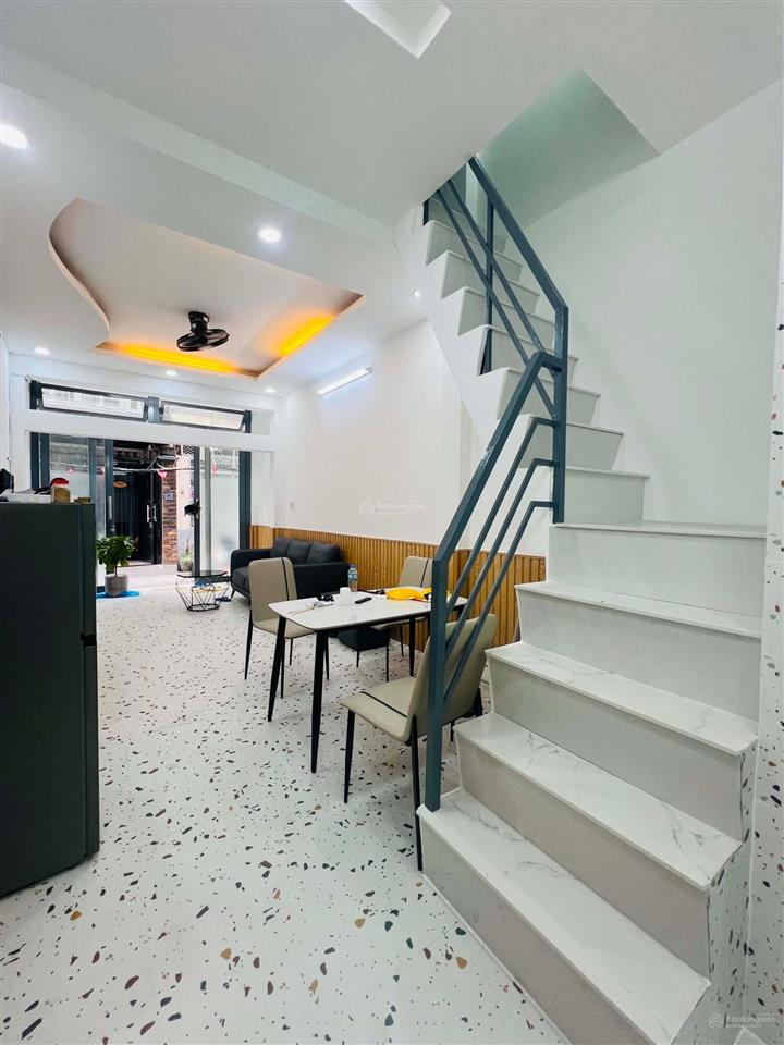 Nhà quận 3, 2 mặt tiền hẻm rộng thoáng, gần chợ và trường học, khu phố ẩm thực, không quy hoạch