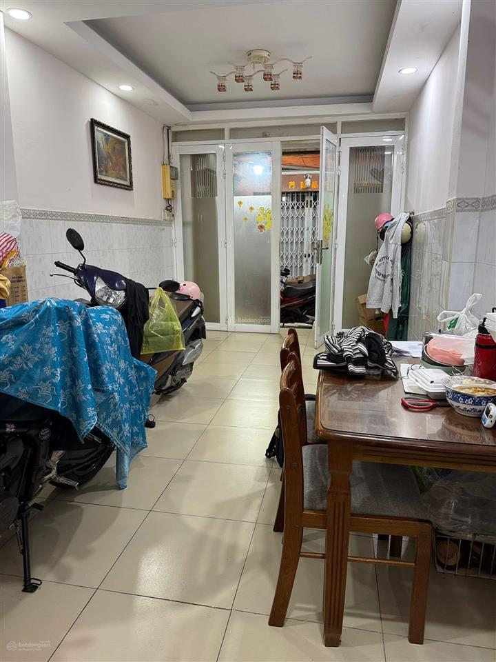 Nhà gần trường đại học y dược, hẻm 4m thẳng và thông, 4pn 6wc, phù hợp cho đại gia đình