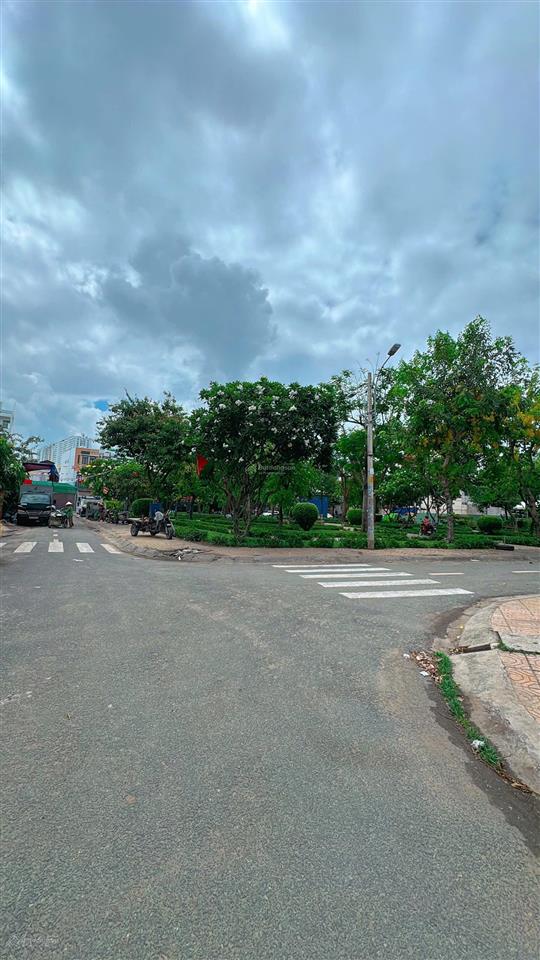 Quận 8, nhà 4 tầng, 3 phòng ngủ lớn, thích hợp cho gia đình đông người, khu vip cao cấp