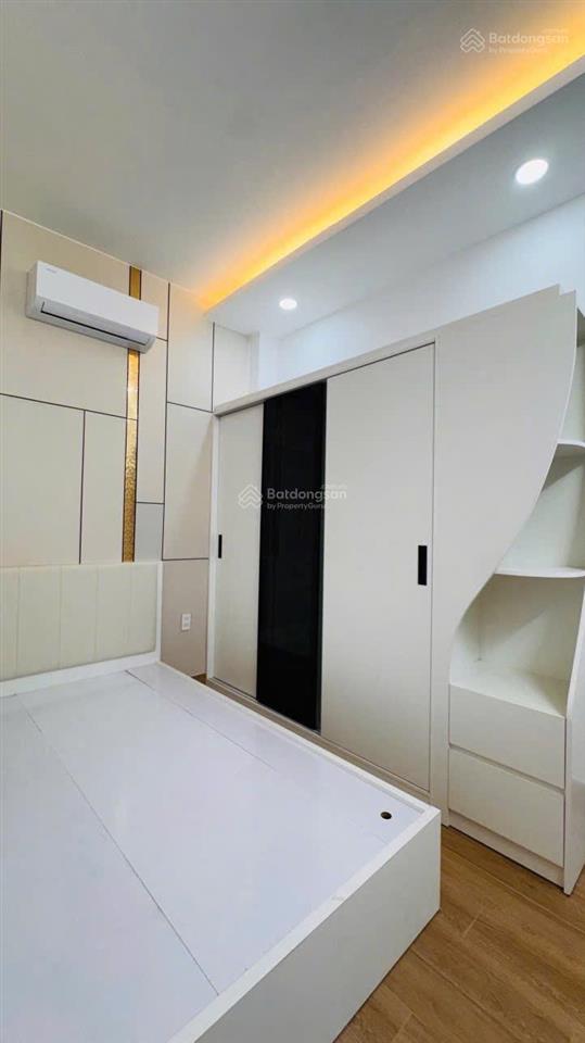 Nhà đẹp, đủ nội thất, hoàn công đủ, 4pn 5wc, nhà 2 mặt hẻm thông thoáng, gần chợ ngã tư bốn xã