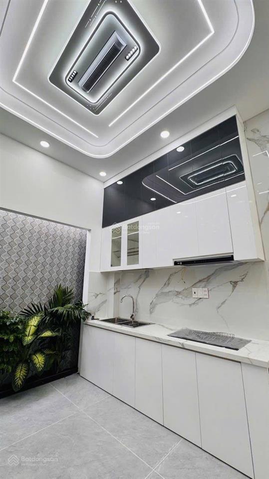 Nhà đẹp, đủ nội thất, hoàn công đủ, 4pn 5wc, nhà 2 mặt hẻm thông thoáng, gần chợ ngã tư bốn xã
