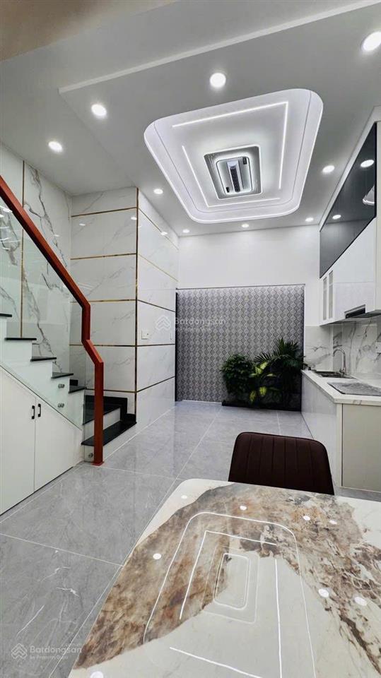 Nhà đẹp, đủ nội thất, hoàn công đủ, 4pn 5wc, nhà 2 mặt hẻm thông thoáng, gần chợ ngã tư bốn xã
