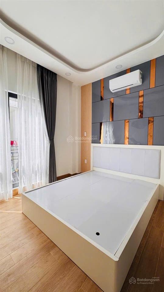 Nhà đẹp, đủ nội thất, hoàn công đủ, 4pn 5wc, nhà 2 mặt hẻm thông thoáng, gần chợ ngã tư bốn xã