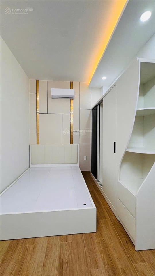 Nhà đẹp, đủ nội thất, hoàn công đủ, 4pn 5wc, nhà 2 mặt hẻm thông thoáng, gần chợ ngã tư bốn xã