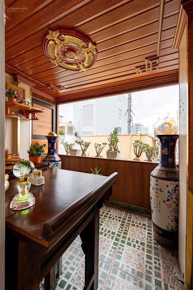 Nhà đẹp, kết cấu 5 tầng chắc chắn, hẻm xe máy thông qua trần phú, có hệ thống điện năng lượng mt