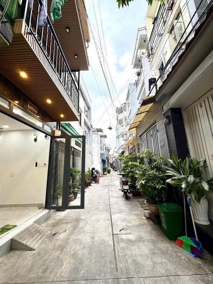 Nhà nhỏ phù hợp cho ba mẹ mua cho con học đại học hoặc cho thuê, 2 phòng ngủ thoáng mát. chỉ 2ty680