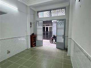 Chính chủ bán nhà 4 tầng, phòng ngủ rộng thoáng, thích hợp mua để ở hoặc cho thuê, gần chợ