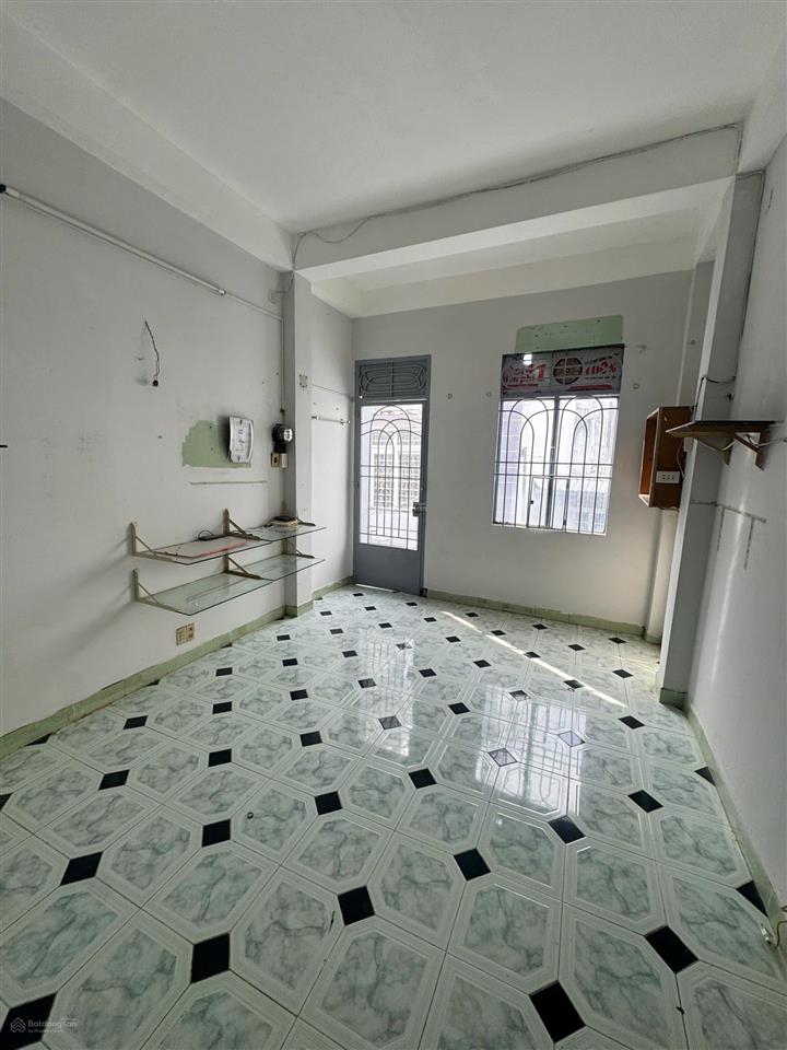 Chính chủ bán nhà 4 tầng, phòng ngủ rộng thoáng, thích hợp mua để ở hoặc cho thuê, gần chợ