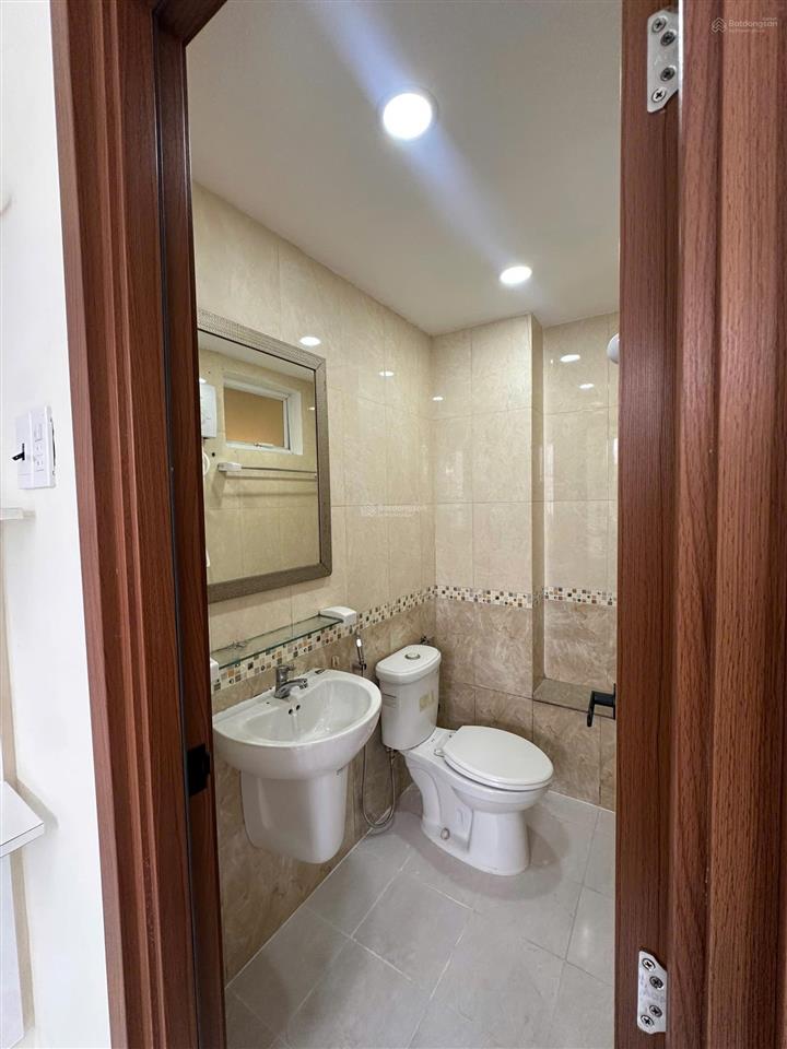  quận 5. nhà 1 sẹc sư vạn hạnh  nhà gần chợ an đông, khách sạn 5 sao windsor plaza