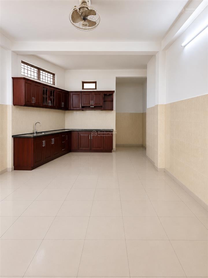  ngộp ngộp nhà chính chủ giảm mạnh từ 10ty8 còn 8ty7  quận 5  63m2  ngang 4.3m  4 tầng đúc
