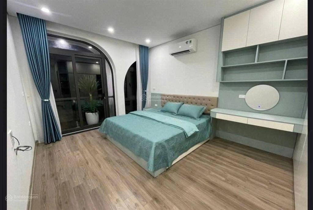 Bán nhà thạch bàn ô tô vào nhà 6 tầng thang máy  full nội thất cao cấp.