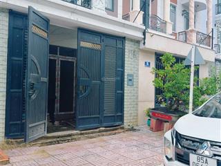 Hạ mạnh 500 triệu còn 7.8 tỷ thôi ạ. bán nhà phố 3 tầng dự án centana điền phúc thành 5x18=90m2