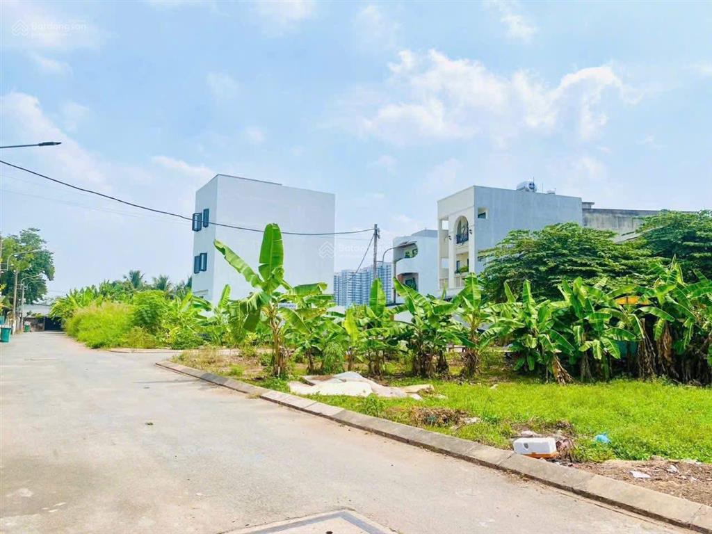 Hạ giá 500tr bán gấp lô góc trục chính b1  107m2  đường số 21 nguyễn xiển sát vinhomes quận 9