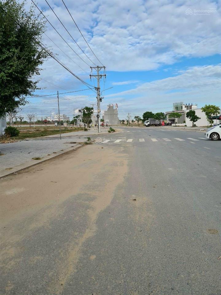 Hàng ngộp đảo kim cương lô q9  70m2  đường thông 10m, sát sông cực mát mẻ, 3,3 tỷ chốt cứng