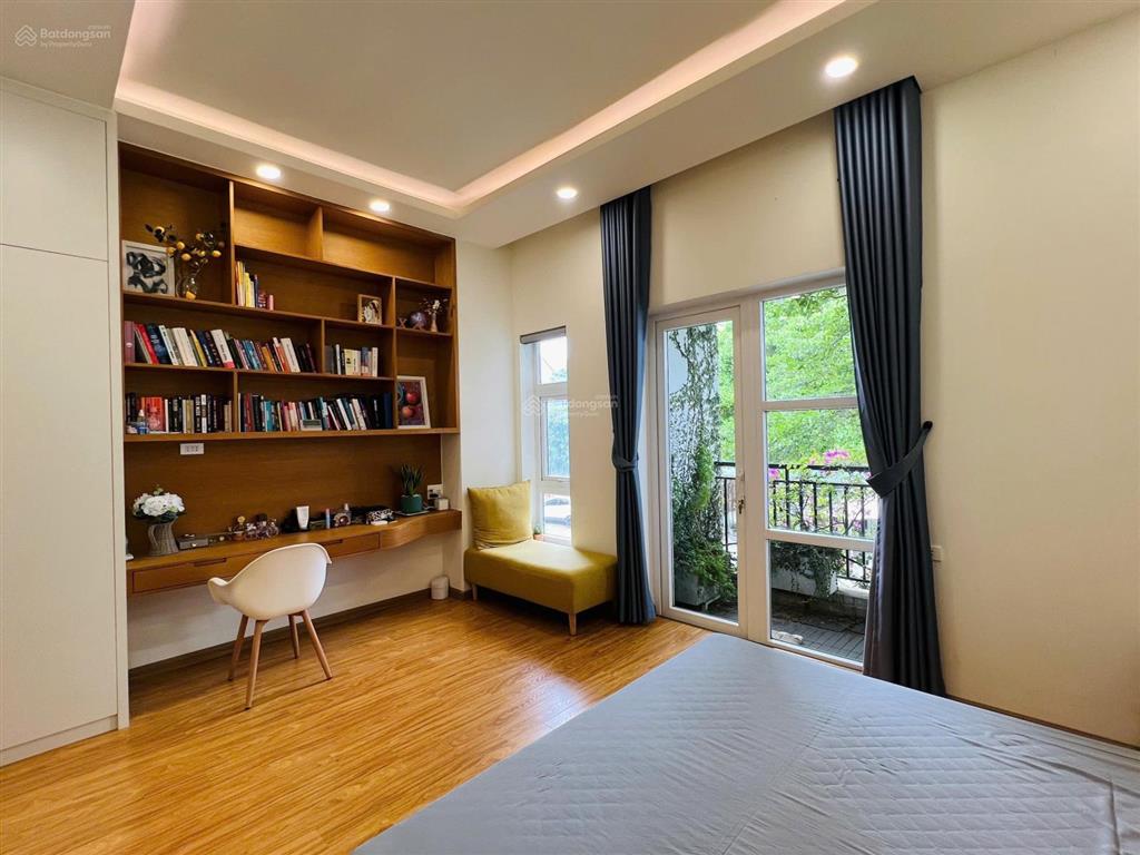 Bán gấp nhà 3 tầng park riverside  ngay trung tâm q9 sát q2  trục chính rộng 24m, tiện kinh doanh