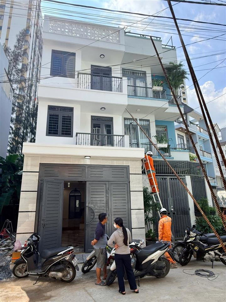 Nhà phố mới xây 4 tầng, số 279 đường liên phường  dt đất 64m2 đường oto né nhau  giá bán 8.5 tỷ