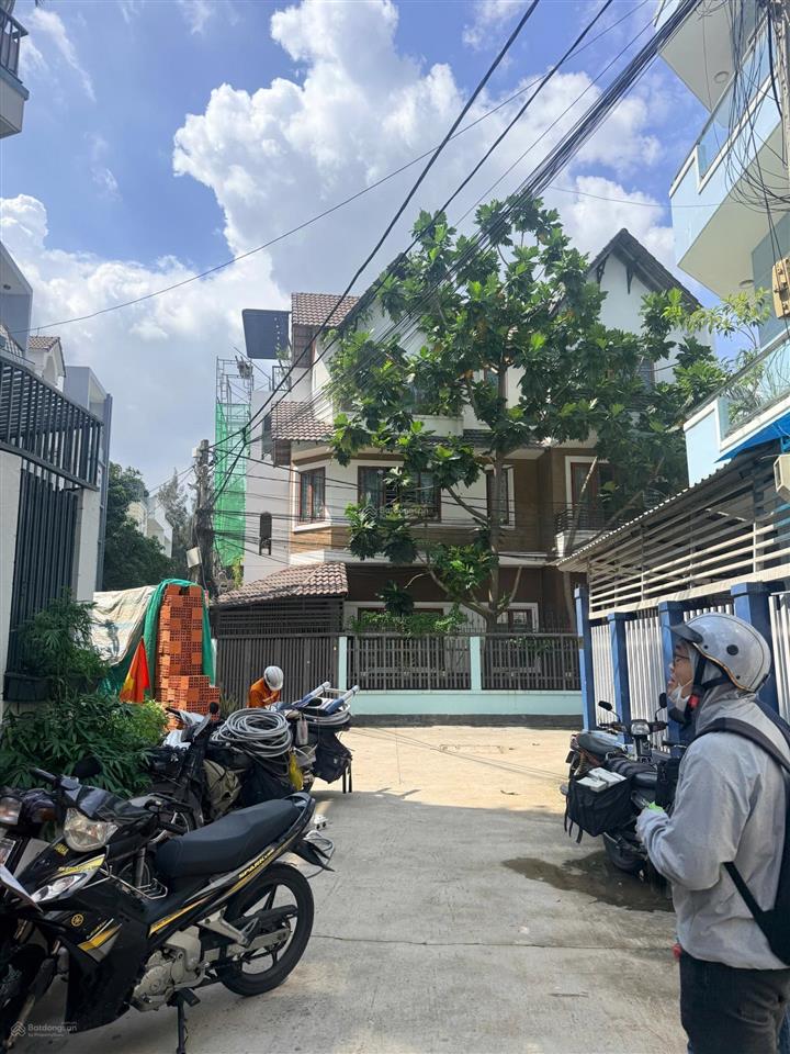 Nhà phố mới xây 4 tầng, số 279 đường liên phường  dt đất 64m2 đường oto né nhau  giá bán 8.5 tỷ