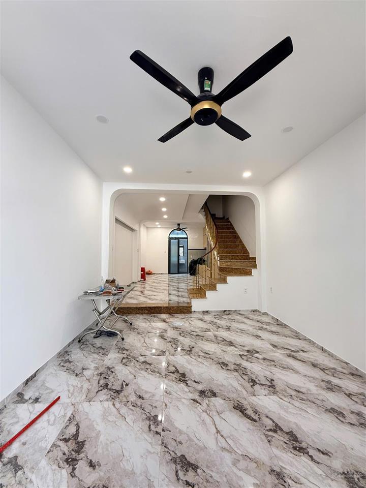 Nhà phố mới xây 4 tầng, số 279 đường liên phường  dt đất 64m2 đường oto né nhau  giá bán 8.5 tỷ