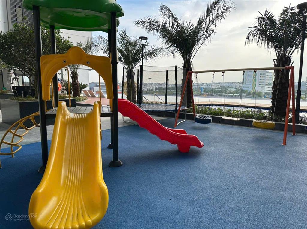 Bán chuyển nhượng căn hộ 2p 71m2 đã có sổ full nội thất xịn xò sentosa sky park cđt singapore