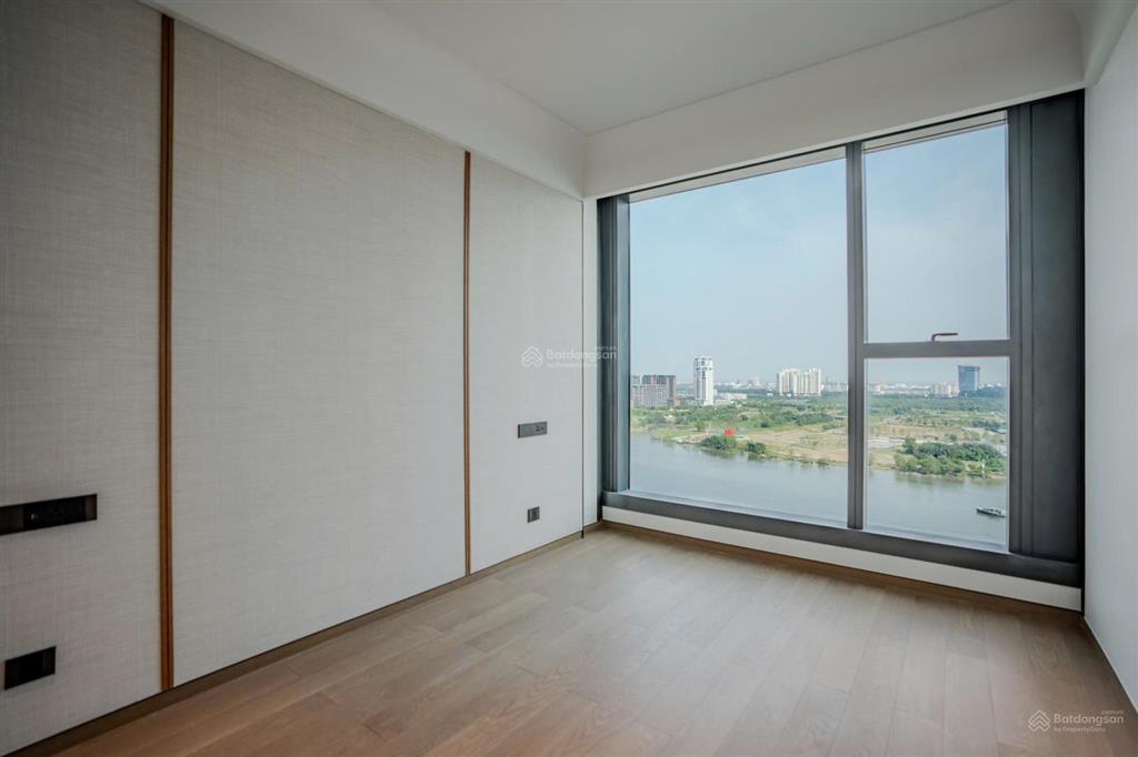 Em lana cho thuê 3 phòng ngủ nội thất cơ bản  73 triệu toà sea. làm việc chính chủ