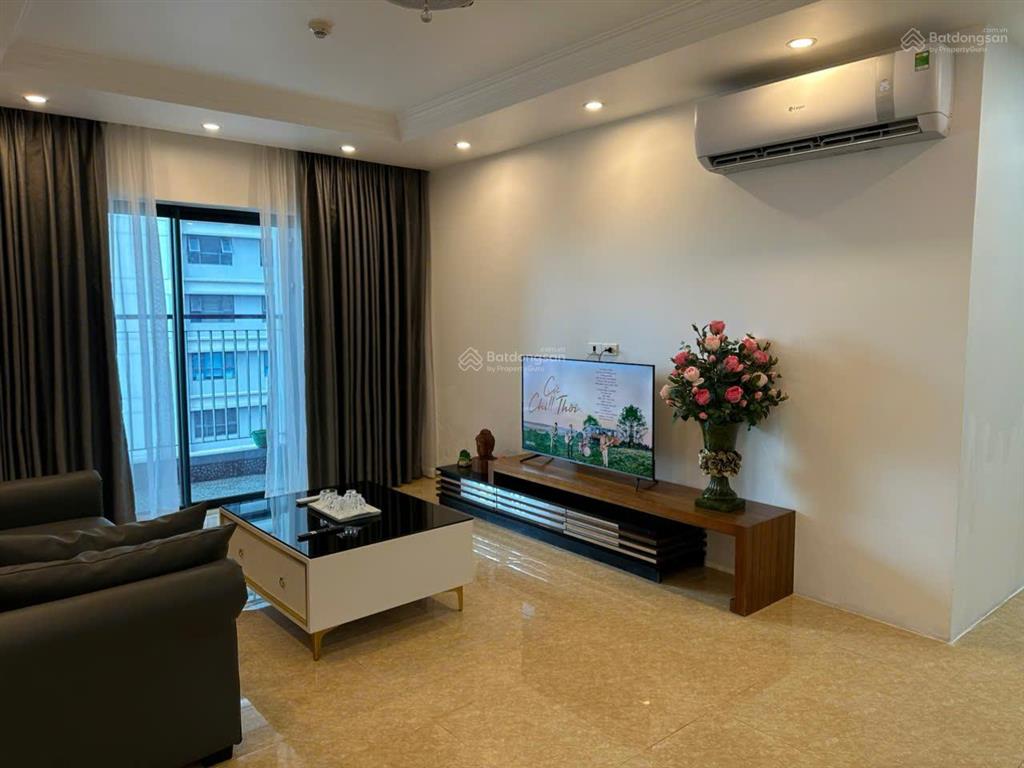 Bán trong tuần goldmark tháp r3 nhà đẹp , 6,2 tỷ , 77m2 , có slot ô tô , view nội khu bể bơi.