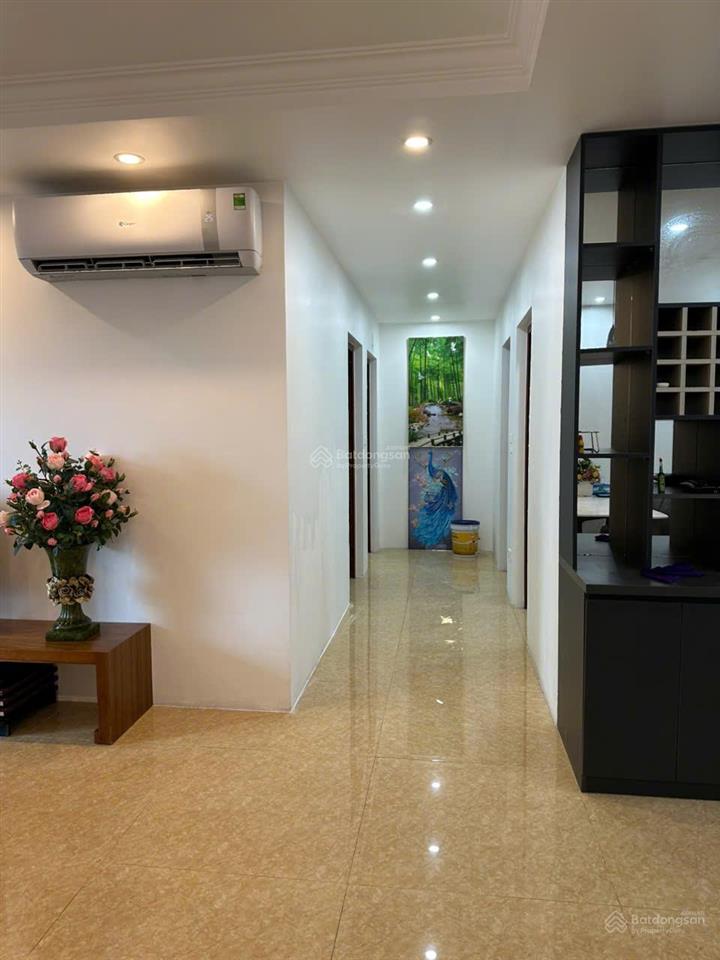 Bán trong tuần goldmark tháp r3 nhà đẹp , 6,2 tỷ , 77m2 , có slot ô tô , view nội khu bể bơi.