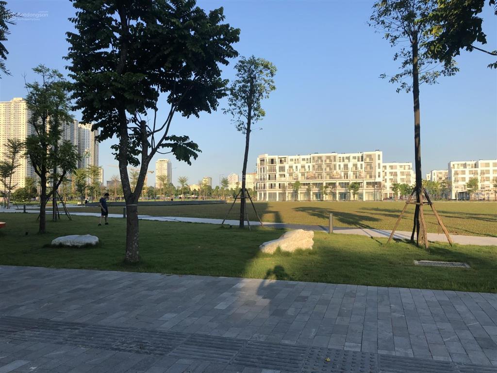 Cho thuê shophouse đẹp vị trí vàng tại the manor central park