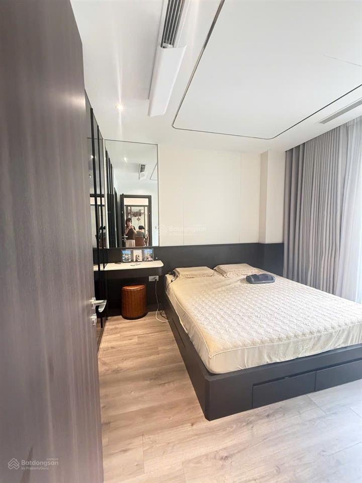 Bán nhanh cc 2pn 71m2 ở số 8 nguyên hồng, đã có sổ đỏ,rẻ hơn thị trường 700tr, tặng full nội thất