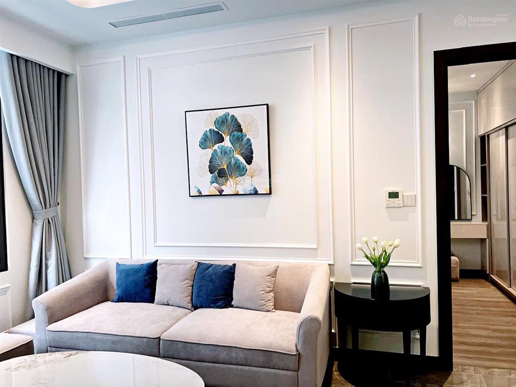 Bán nhanh cc 2pn 69m2 ở số 8 nguyên hồng, đã có sổ đỏ, rẻ hơn thị trường 800tr, tặng full nội thất