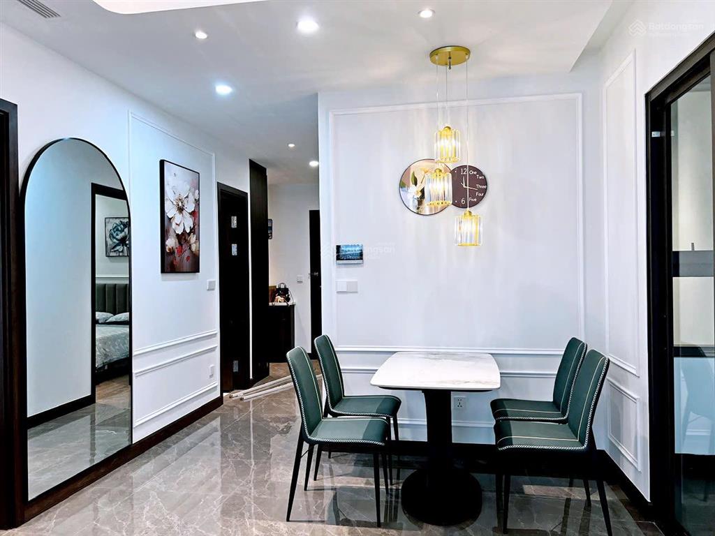 Bán nhanh cc 2pn 69m2 ở số 8 nguyên hồng, đã có sổ đỏ, rẻ hơn thị trường 800tr, tặng full nội thất