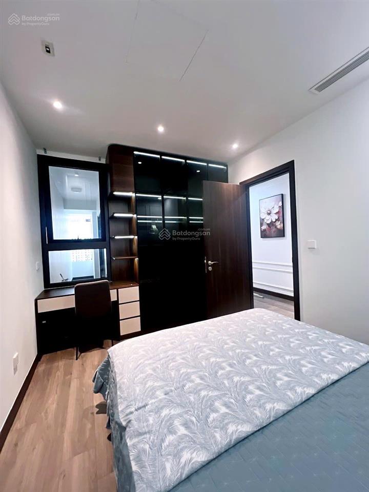 Bán nhanh cc 2pn 69m2 ở số 8 nguyên hồng, đã có sổ đỏ, rẻ hơn thị trường 800tr, tặng full nội thất