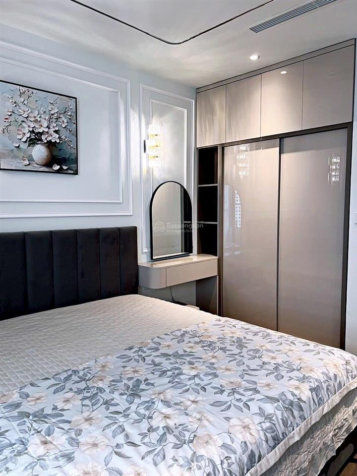 Bán nhanh cc 2pn 69m2 ở số 8 nguyên hồng, đã có sổ đỏ, rẻ hơn thị trường 800tr, tặng full nội thất