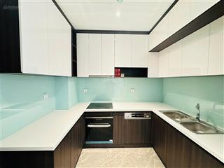 Bán nhanh cc 3pn 82m2 ở số 8 nguyên hồng, đã có sổ đỏ, để lại full nội thất như mới
