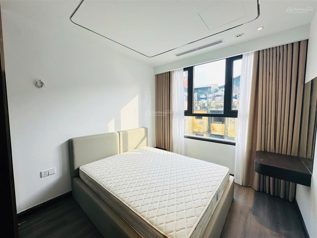 Bán nhanh cc 3pn 82m2 ở số 8 nguyên hồng, đã có sổ đỏ, để lại full nội thất như mới
