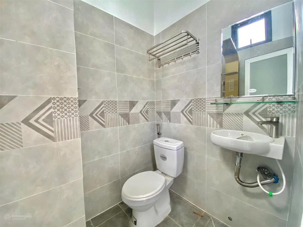 Bán nhà 2 lầu sân thượng 4pn giá 2,35tỷ đường liên khu 5  6 bình tân