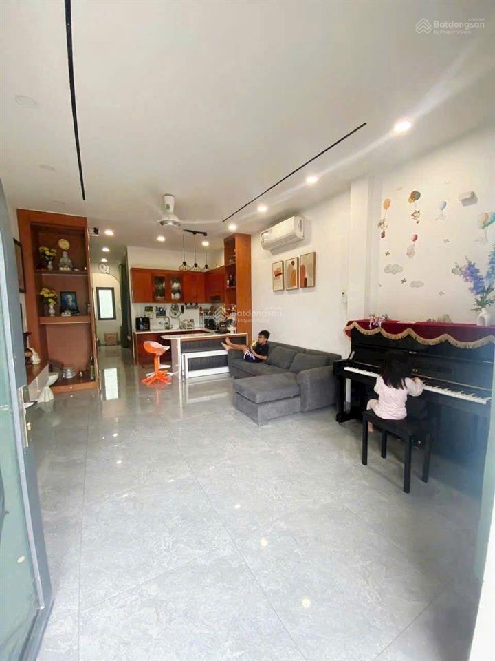 Bán nhà 1 trệt 1 lầu có 3pn đường xe tải quay đầu. giá hơn 4ty.