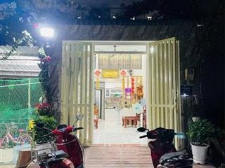 Bán nhà 3pn,2wc đường xe tải sổ hoàn công đầy đủ giá 4ty5