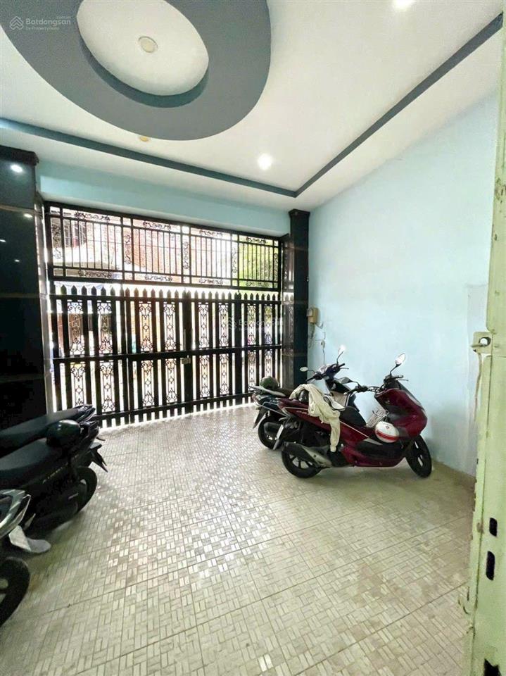 Bán nhà 80m2 ngang 5m sân để xe hơi. ban công sân thượng rộng 3pn