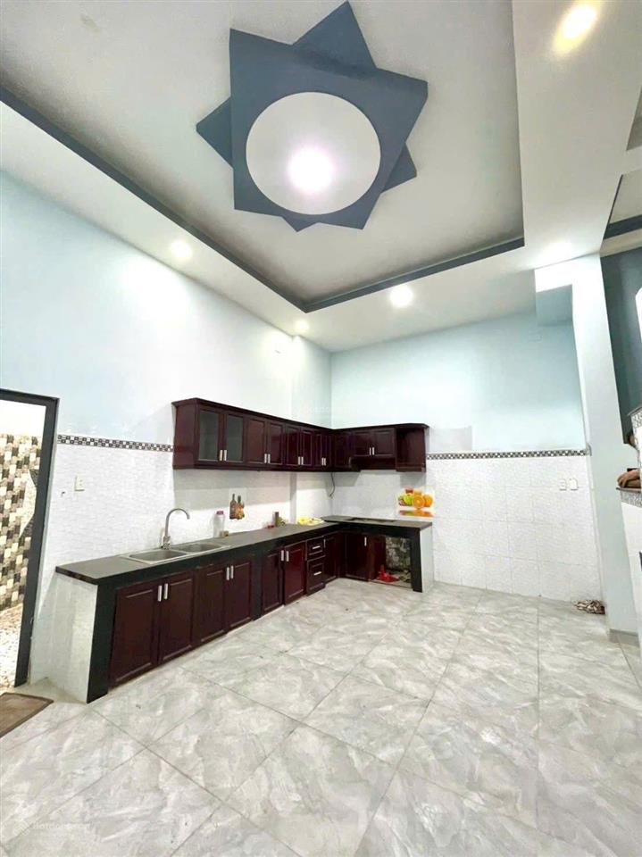 Bán nhà 80m2 ngang 5m sân để xe hơi. ban công sân thượng rộng 3pn