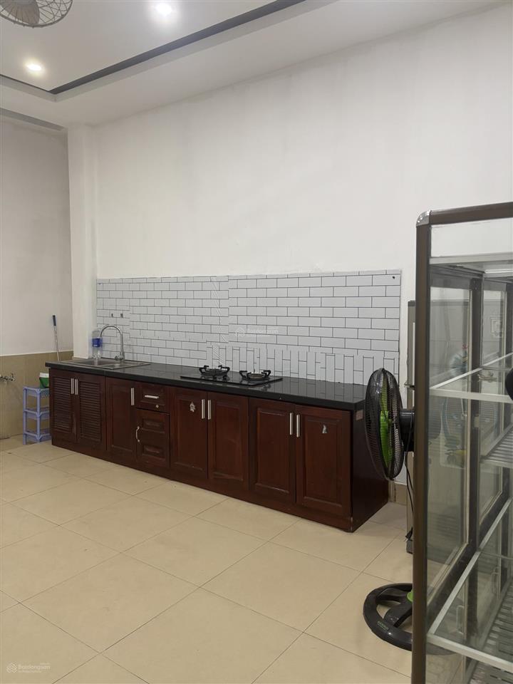 Cho thuê nhà 3 lầu 3 pn+1 phòng thờ giá 9tr/tháng