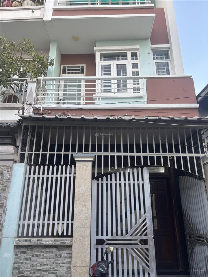 Cho thuê nhà 3 lầu 3 pn+1 phòng thờ giá 9tr/tháng