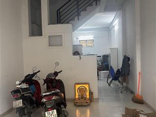 Cho thuê nhà lầu 2pn, 2wc giá 6tr/tháng