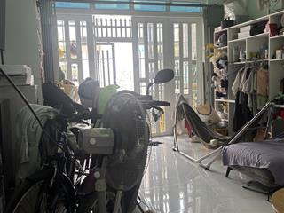 Bán nhà 1 trệt 1 lầu có 3pn và 2wc giá 4 tỷ thương lượng