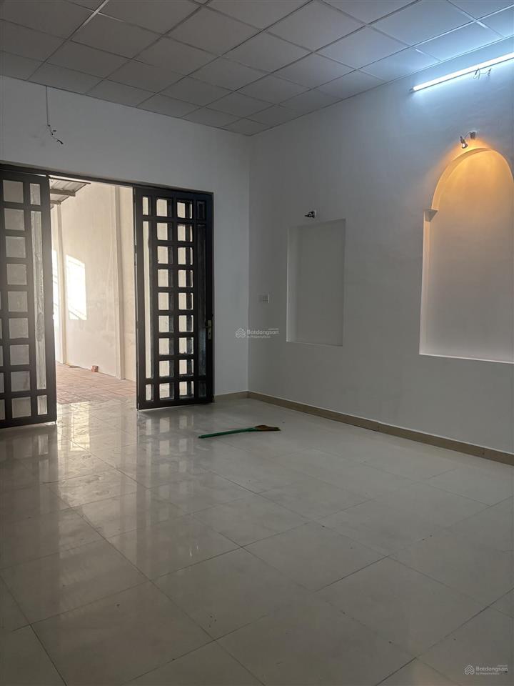 Cho thuê nhà cấp 4 rộng 120m2 có 2 pn