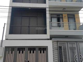 Cho thuê nhà 3 lầu 4pn, 5wc sân thượng giá 10tr/tháng