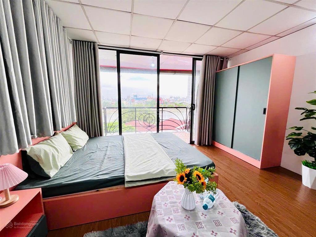 Cho thuê căn hô dịch vụ q4, 1 phòng ngủ ngăn vách kính, ban công full nội thất.